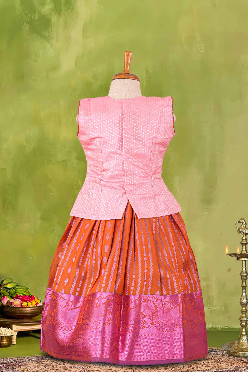 Pattu Pavadai