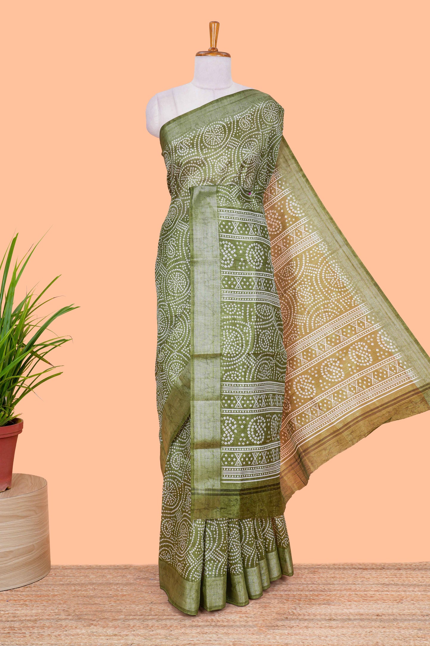 Green south cotton saree with bandhini print body & pallu and silver bawanchi border