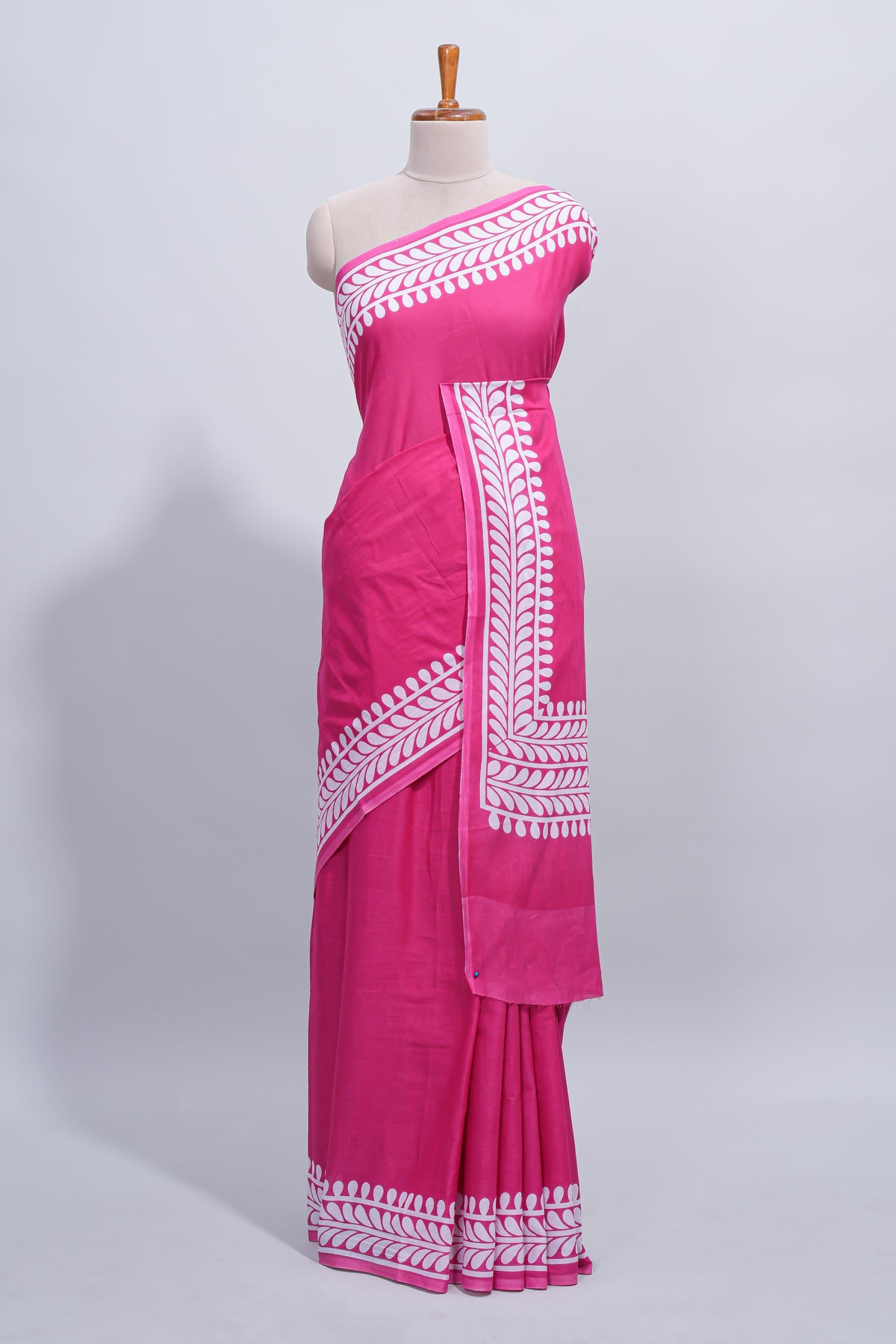 Pink plain mul mul cotton saree with self border and matching blouse