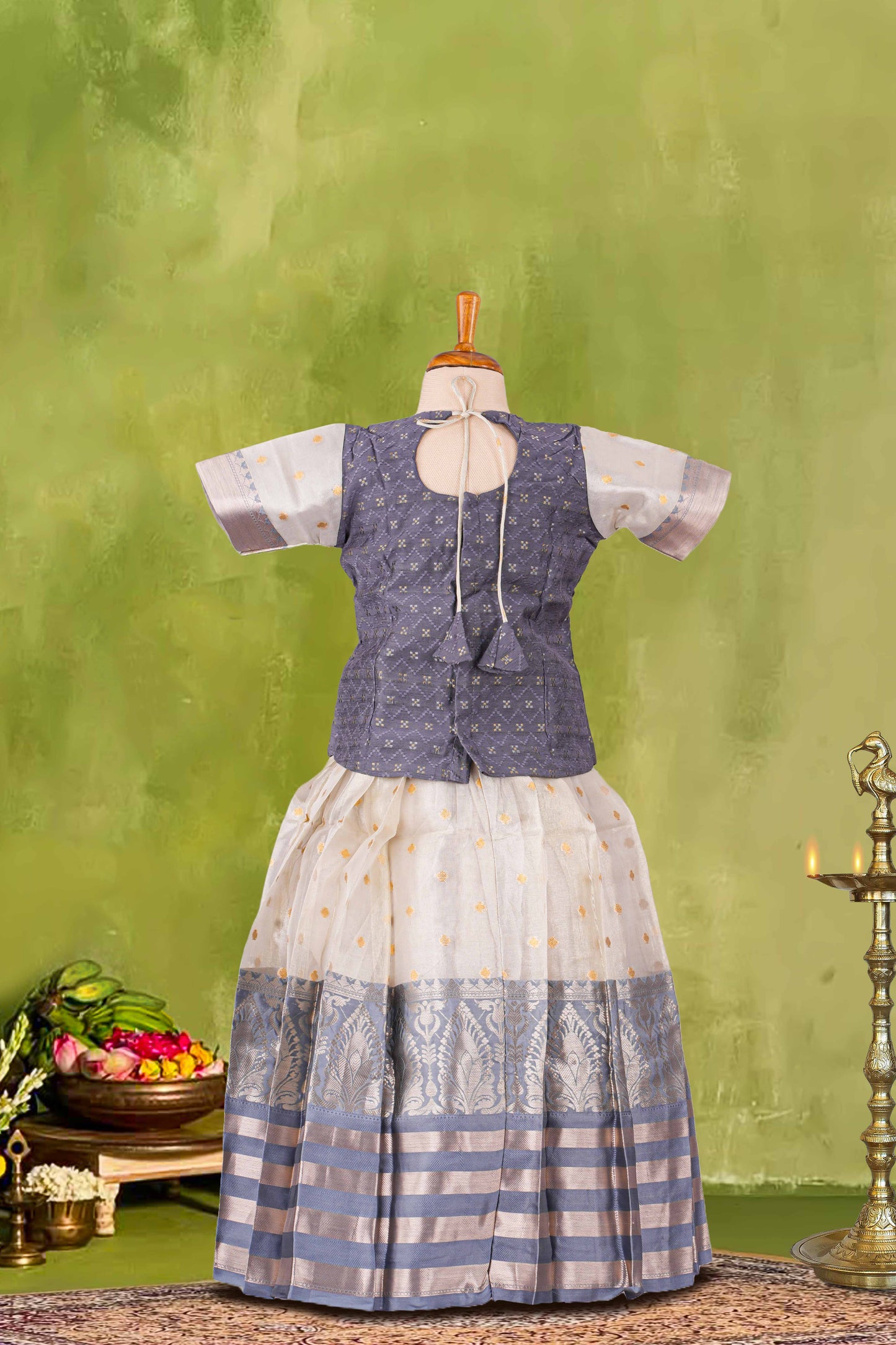 Pattu Pavadai