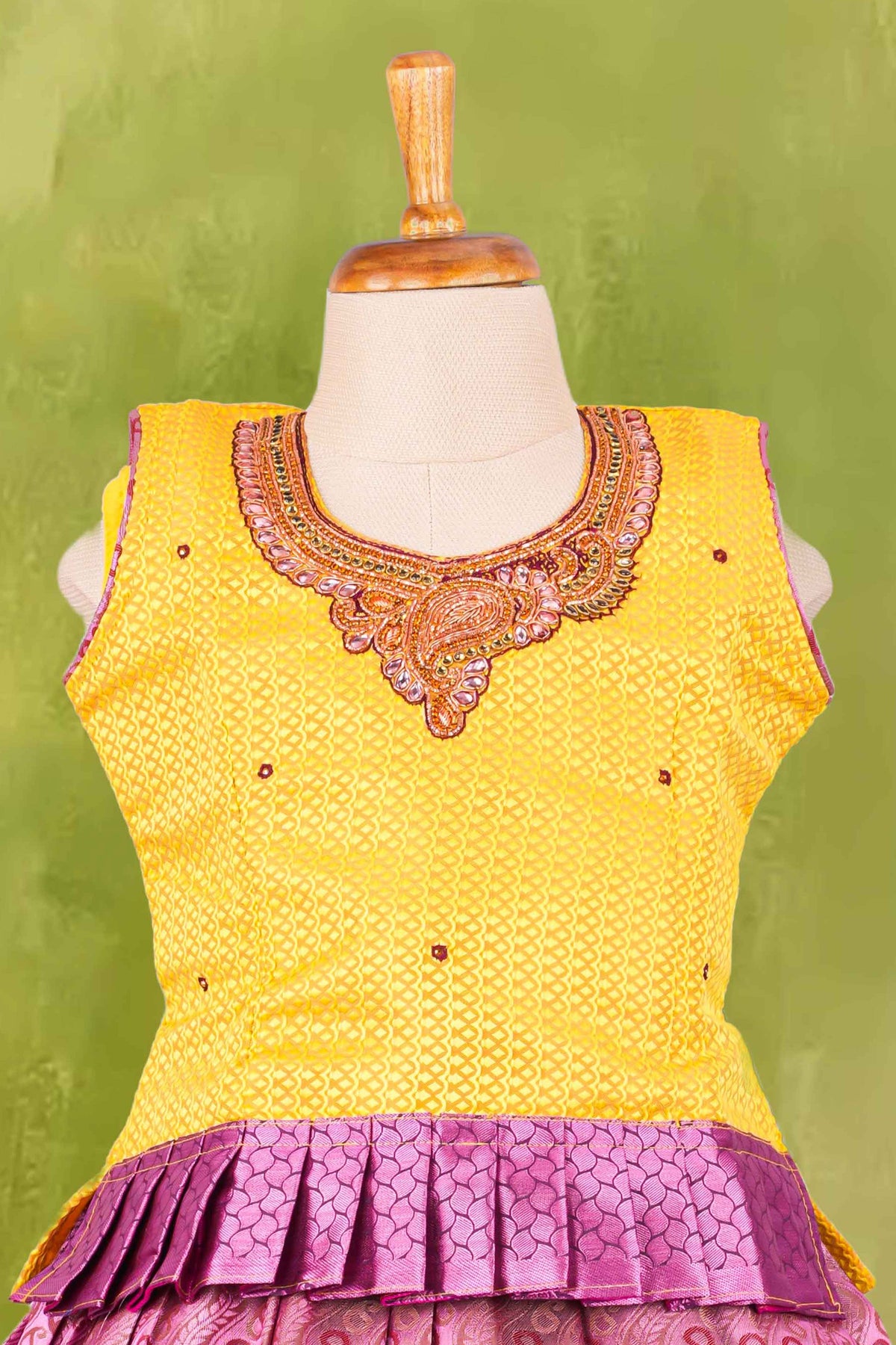 Pattu Pavadai