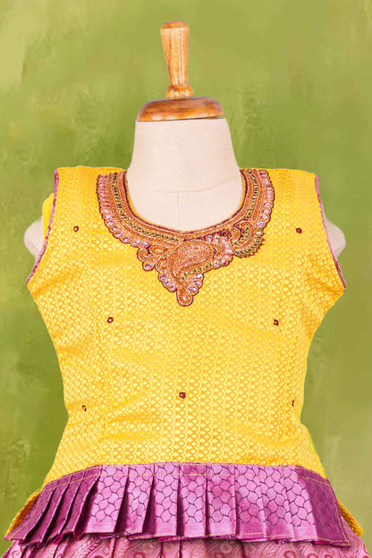 Pattu Pavadai