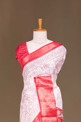 White Dola Silk Saree Detailing Pen Kalamkari Print With Contrast Pallu Along With Star Motifs Blouse