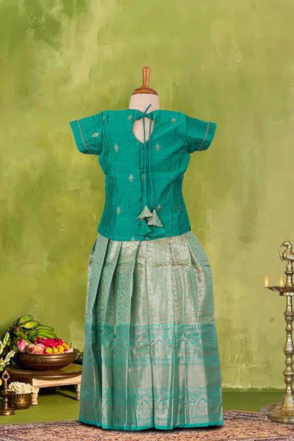 Pattu Pavadai