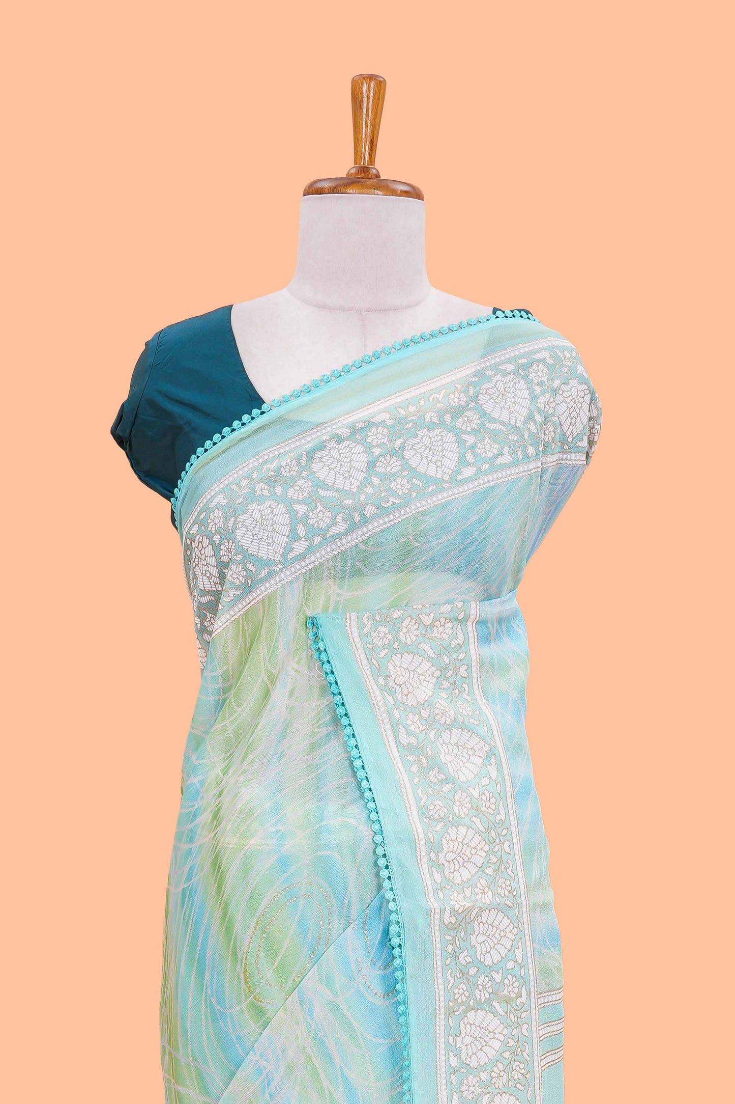 Green Brasso Saree Foil Printed Across The Body And Floral Motifs Pallu