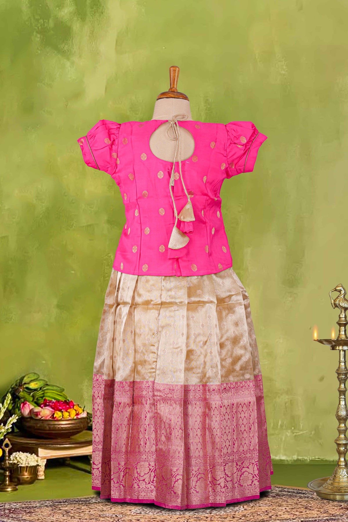 Pattu Pavadai