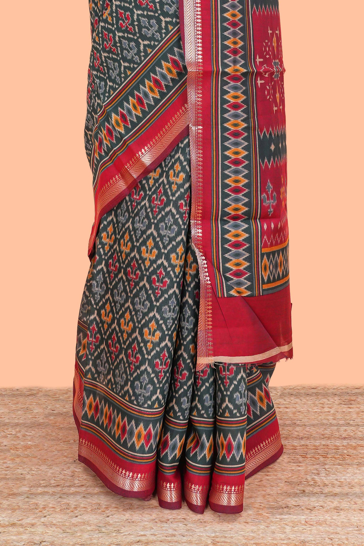 Green Semi Tussar Saree Ikkat Print Across The Body And Contrast Pallu