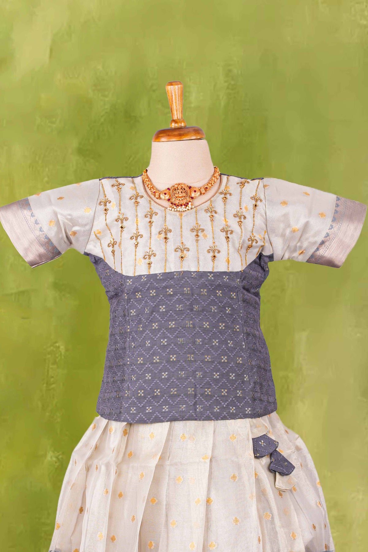 Pattu Pavadai