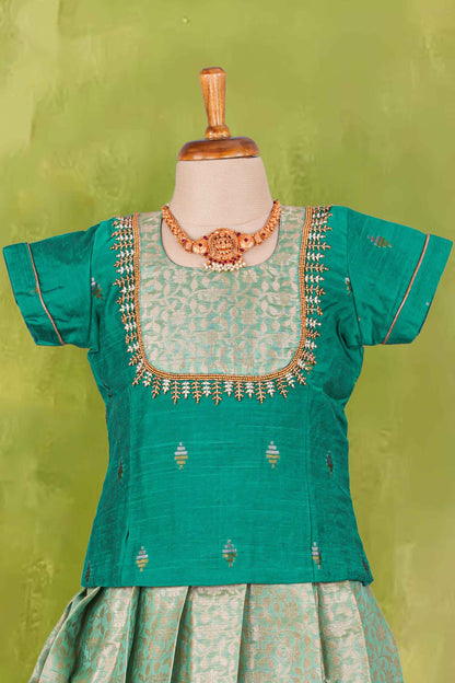 Pattu Pavadai