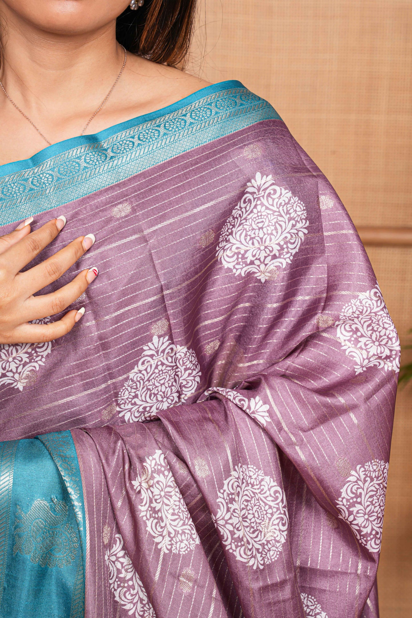 dola silk saree with elegant zari