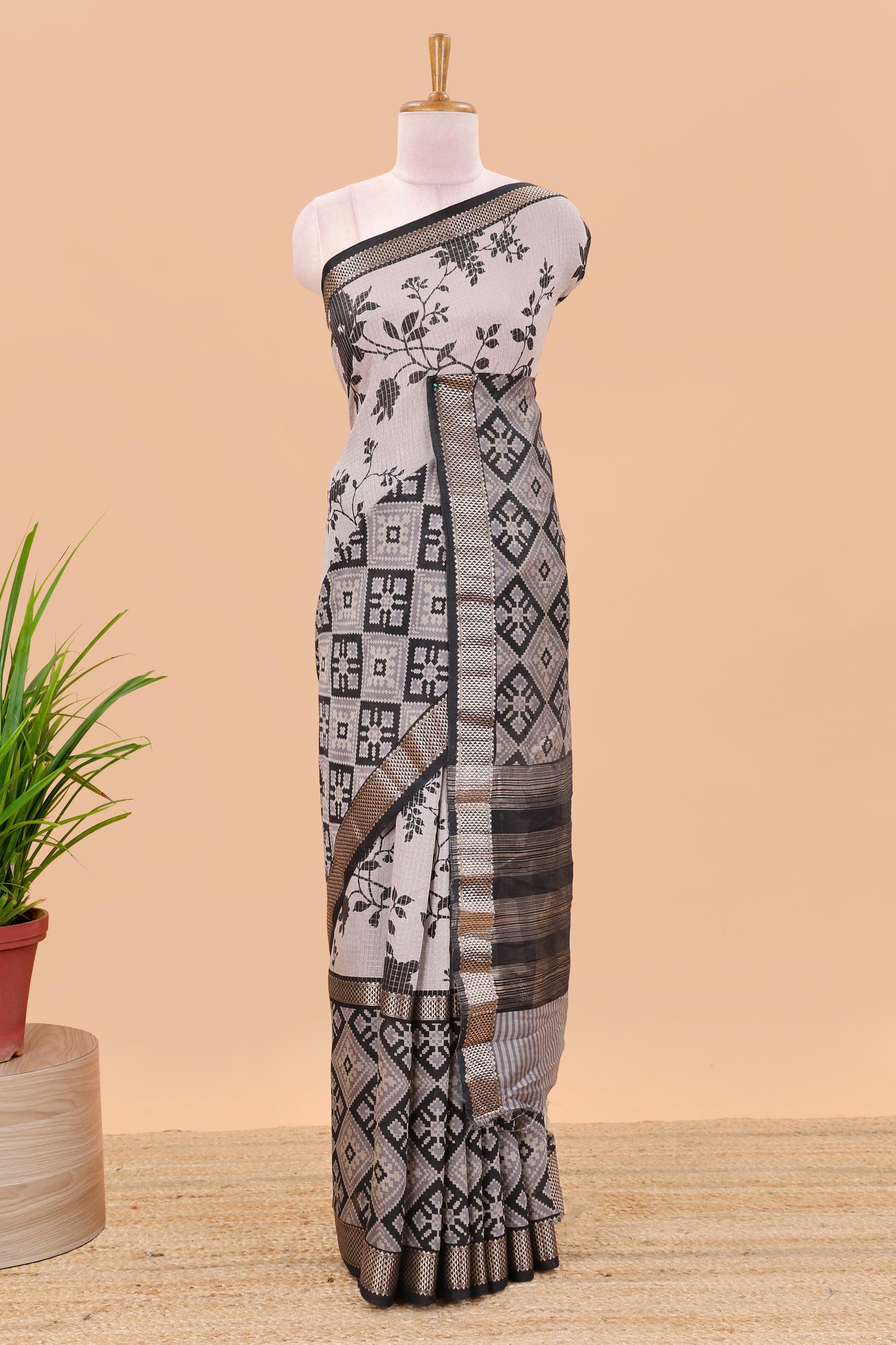 Grey checked chanderi cotton saree with floral design, contrast geomentric zari border