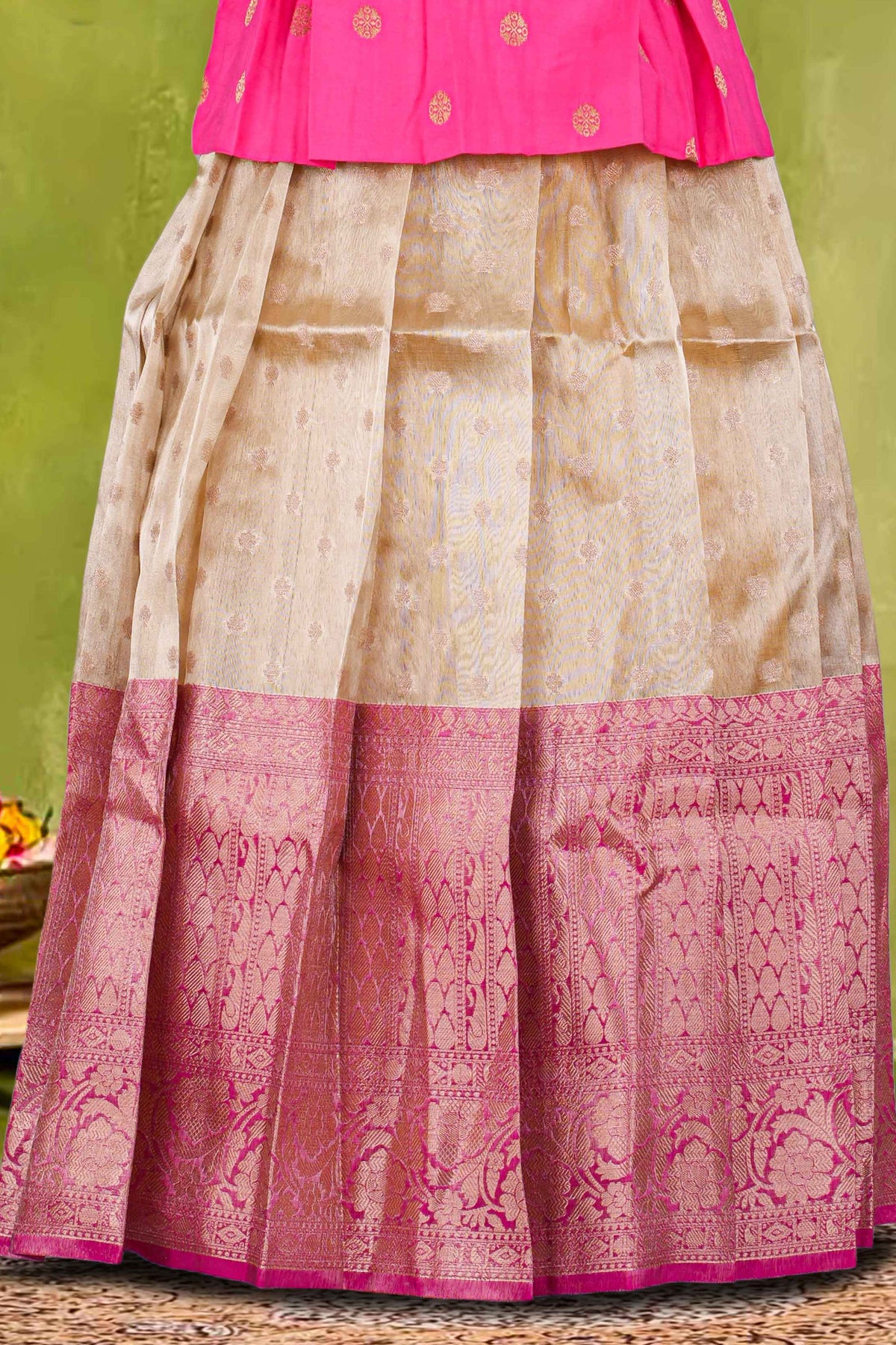 Pattu Pavadai