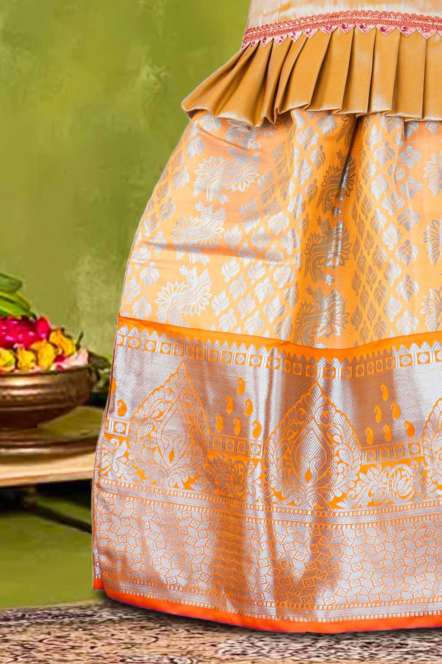 Pattu Pavadai