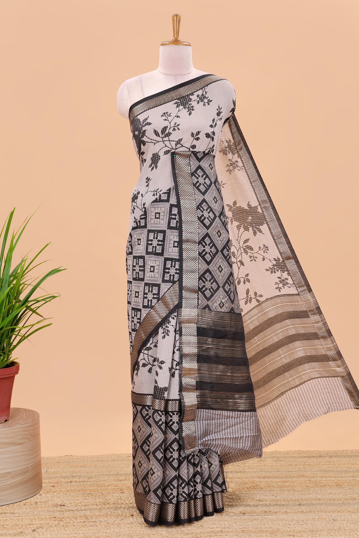 Grey checked chanderi cotton saree with floral design, contrast geomentric zari border