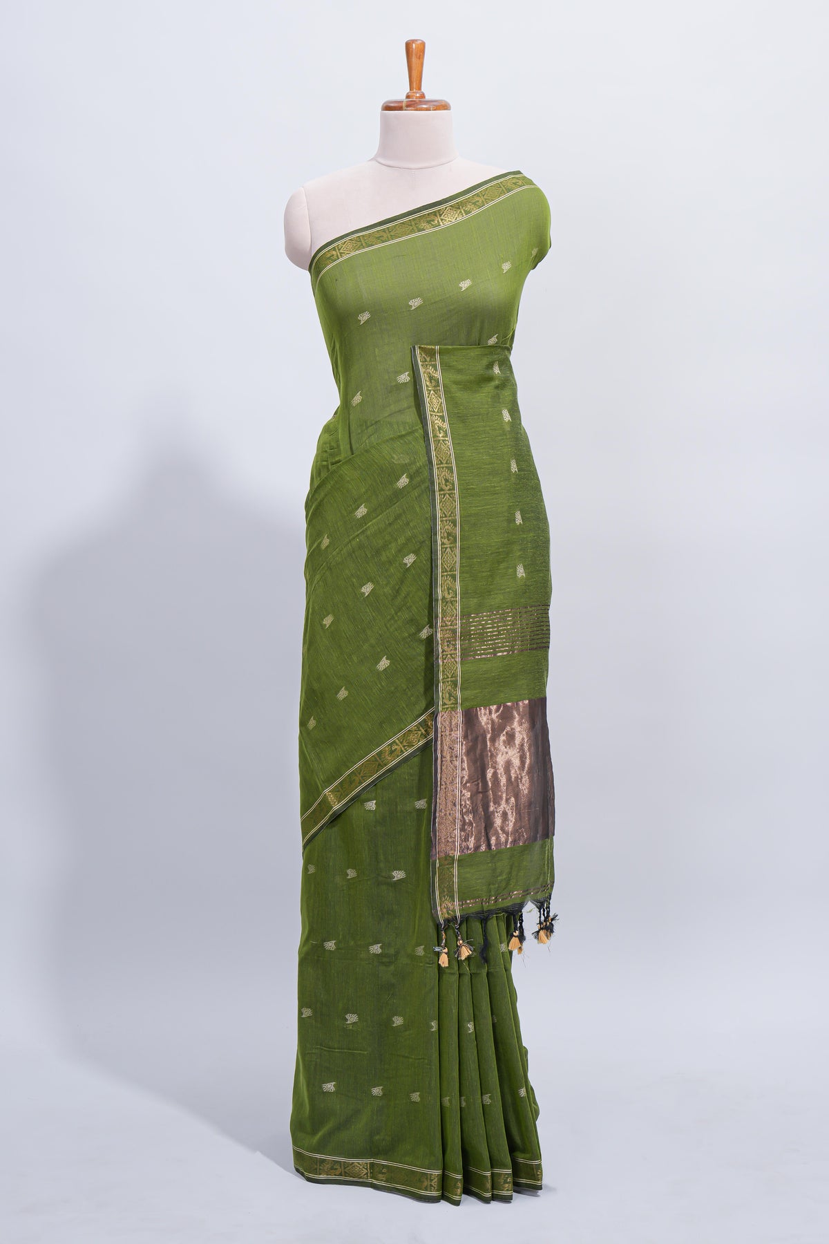 Green thread butta south cotton saree with self zari border and matching pallu