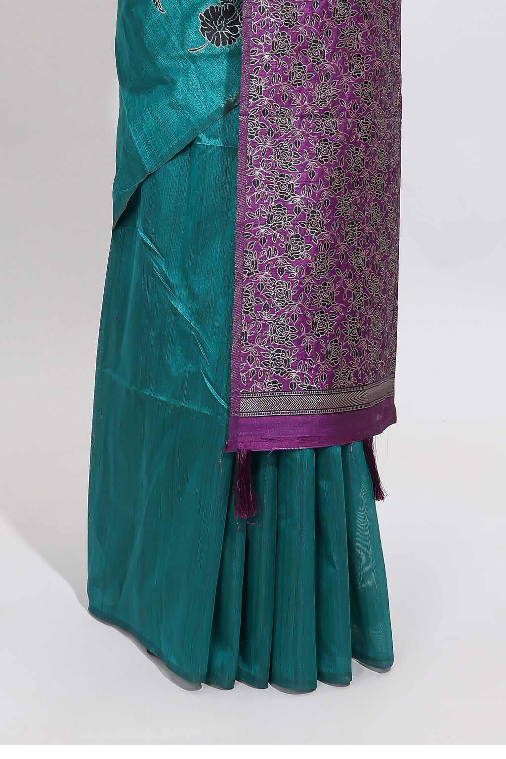 Borderless peacock green floral design art tussar saree with contrast pallu and motifs blouse