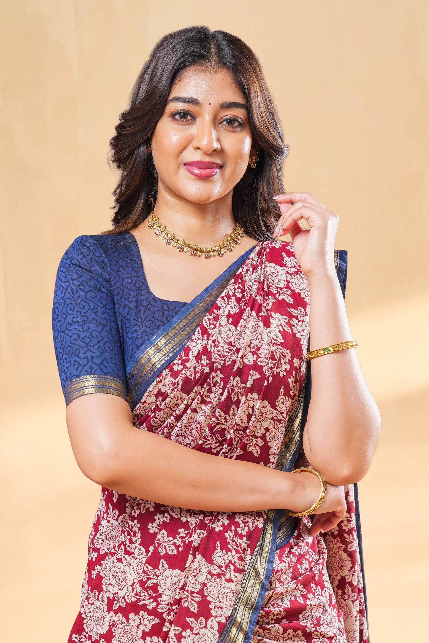 Maroon Dola Silk Saree Floral Design Across The Body & Contrast Pallu Along With Blouse