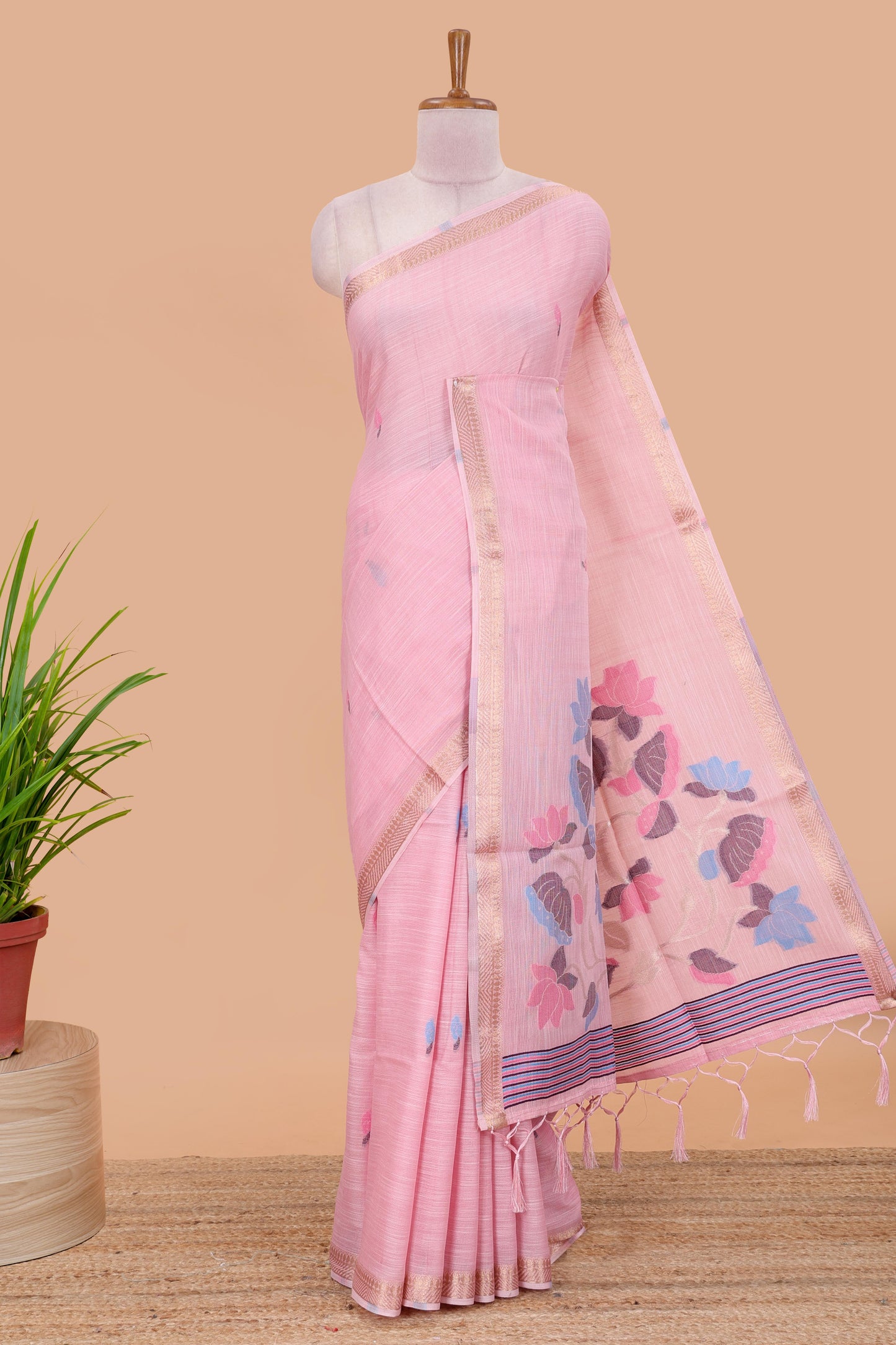 Pink linen cotton saree with buttas and floral design pallu, zari border