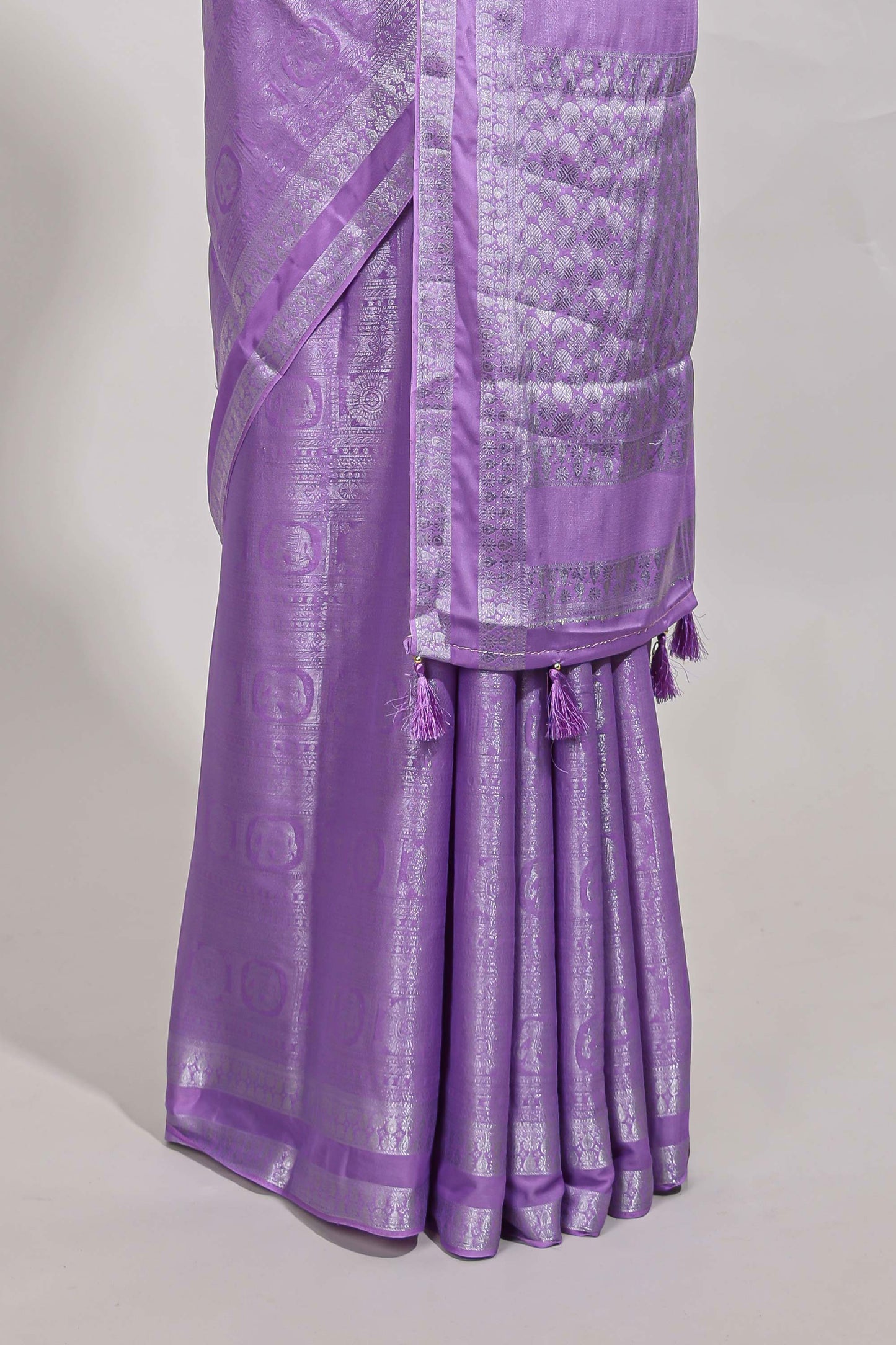 Lavender art mysore silk saree with retta petta contrast border and rich pallu with plain blouse