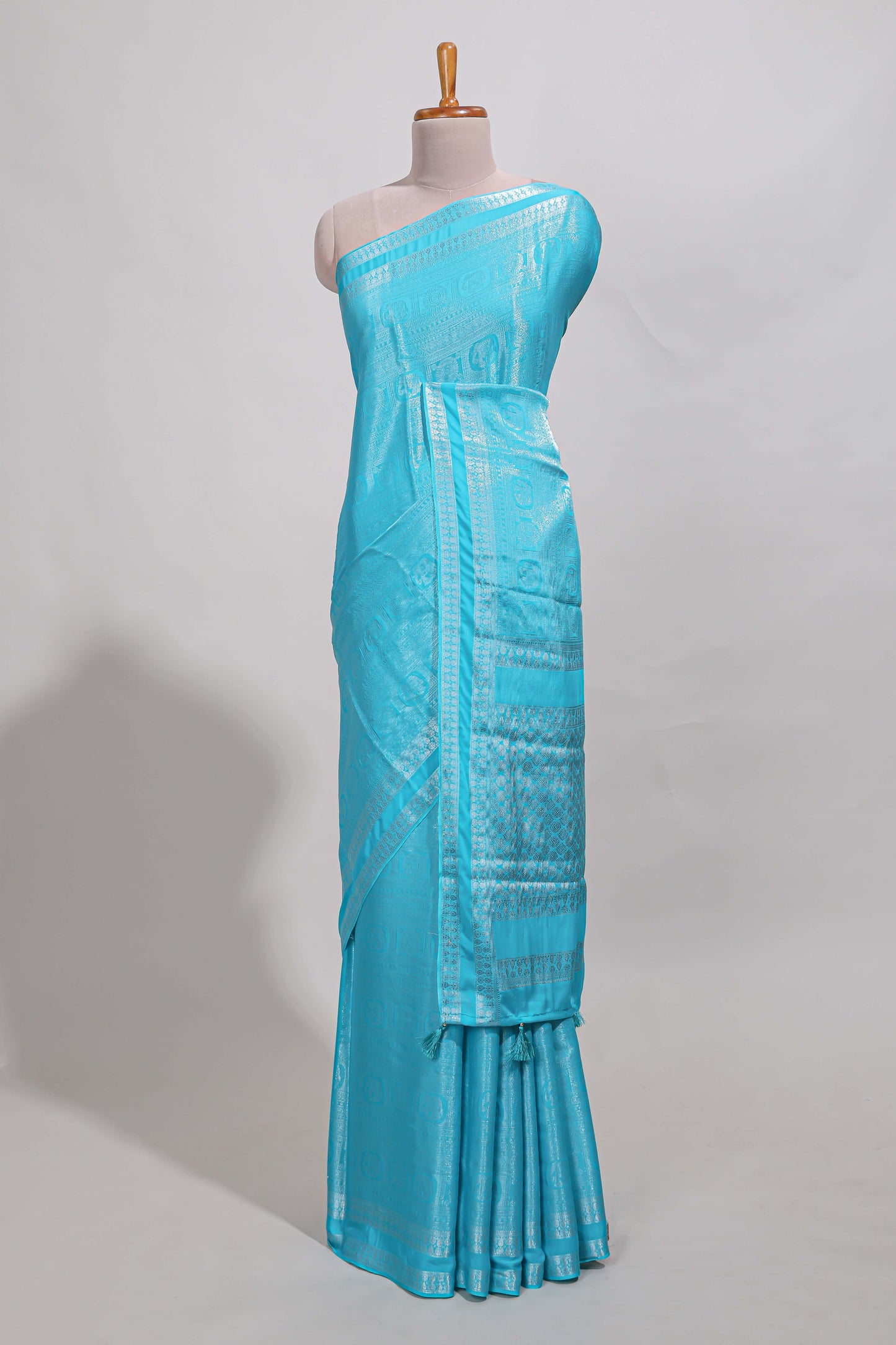Blue art mysore silk saree with retta petta contrast border and rich pallu with plain blouse