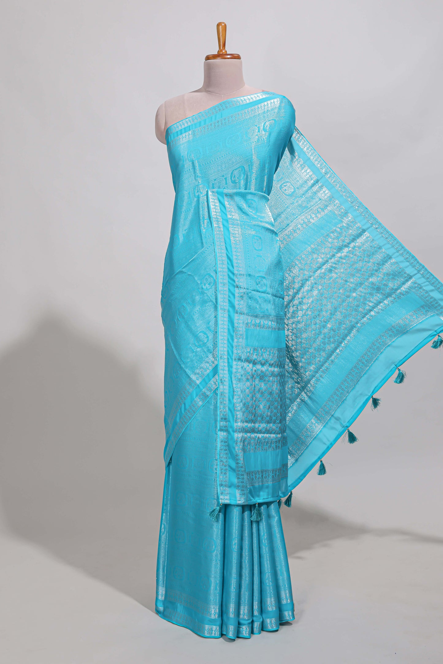 Blue art mysore silk saree with retta petta contrast border and rich pallu with plain blouse
