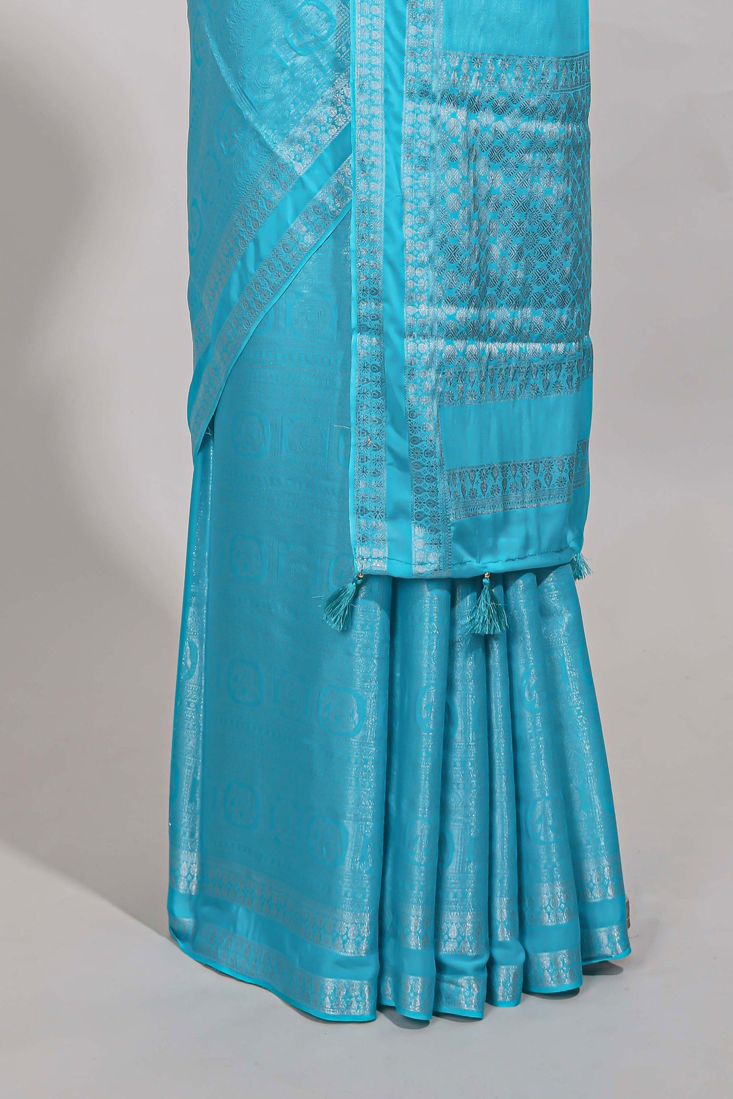 Blue art mysore silk saree with retta petta contrast border and rich pallu with plain blouse