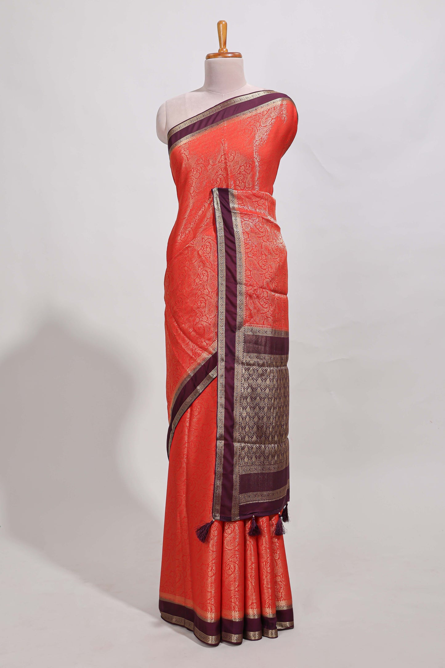 Red art mysore silk saree with retta petta contrast border and rich pallu with plain blouse