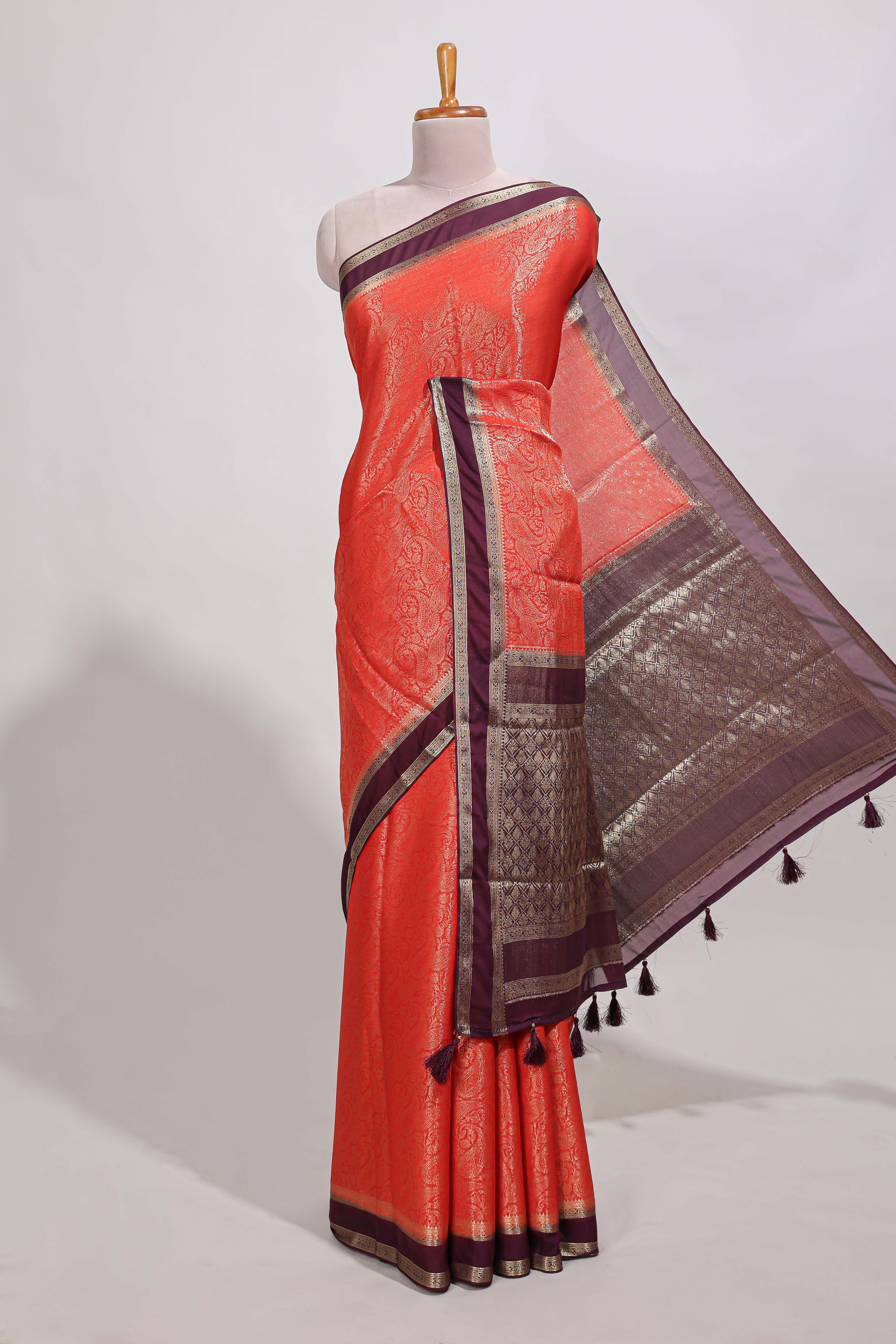 Red art mysore silk saree with retta petta contrast border and rich pallu with plain blouse
