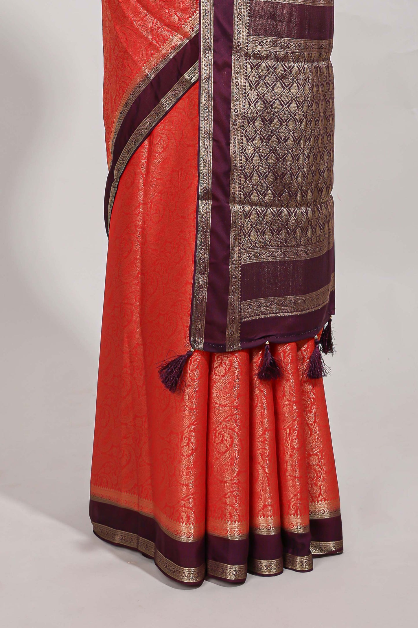 Red art mysore silk saree with retta petta contrast border and rich pallu with plain blouse