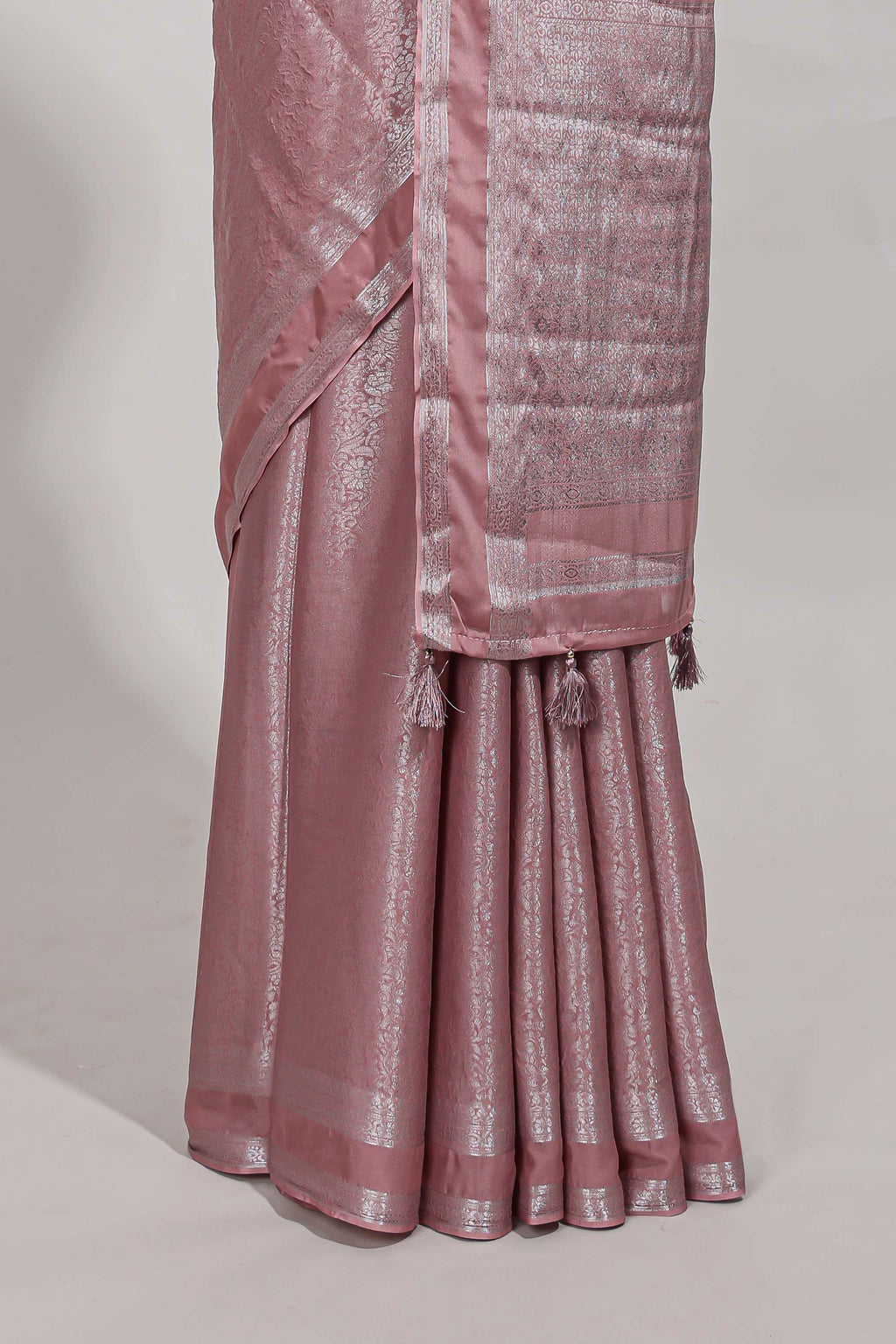 Baby pink art mysore silk saree with retta petta contrast border and rich pallu with plain blouse