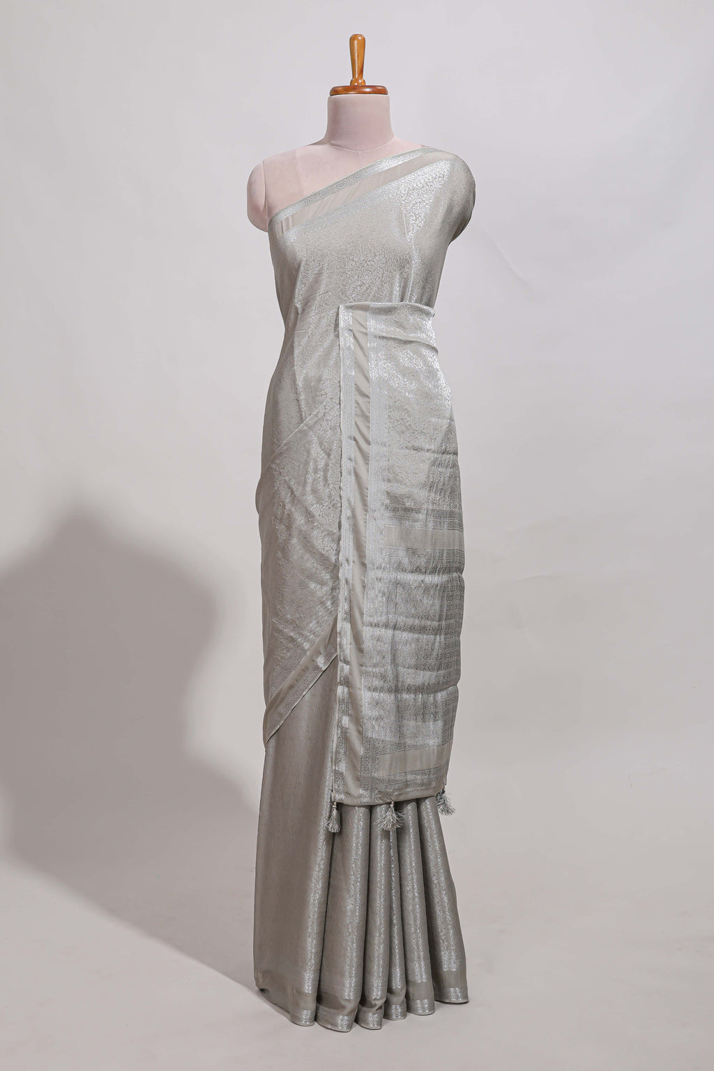 silver art mysore silk saree with retta petta contrast border and rich pallu with plain blouse