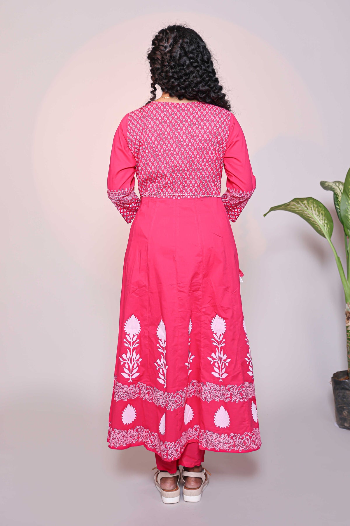 Pink Floral Print A-Line Anarkali Kurta Set with V-Neck, 3/4 Sleeves and Self Bottom