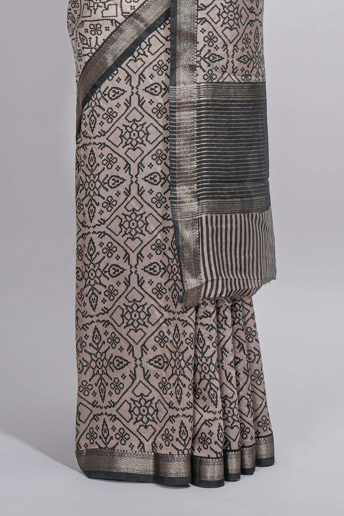 Ivory colour Assam Silk saree traditional folk motif print floral patterns and a contrast woven border The detailed pallu along with contrast blouse
