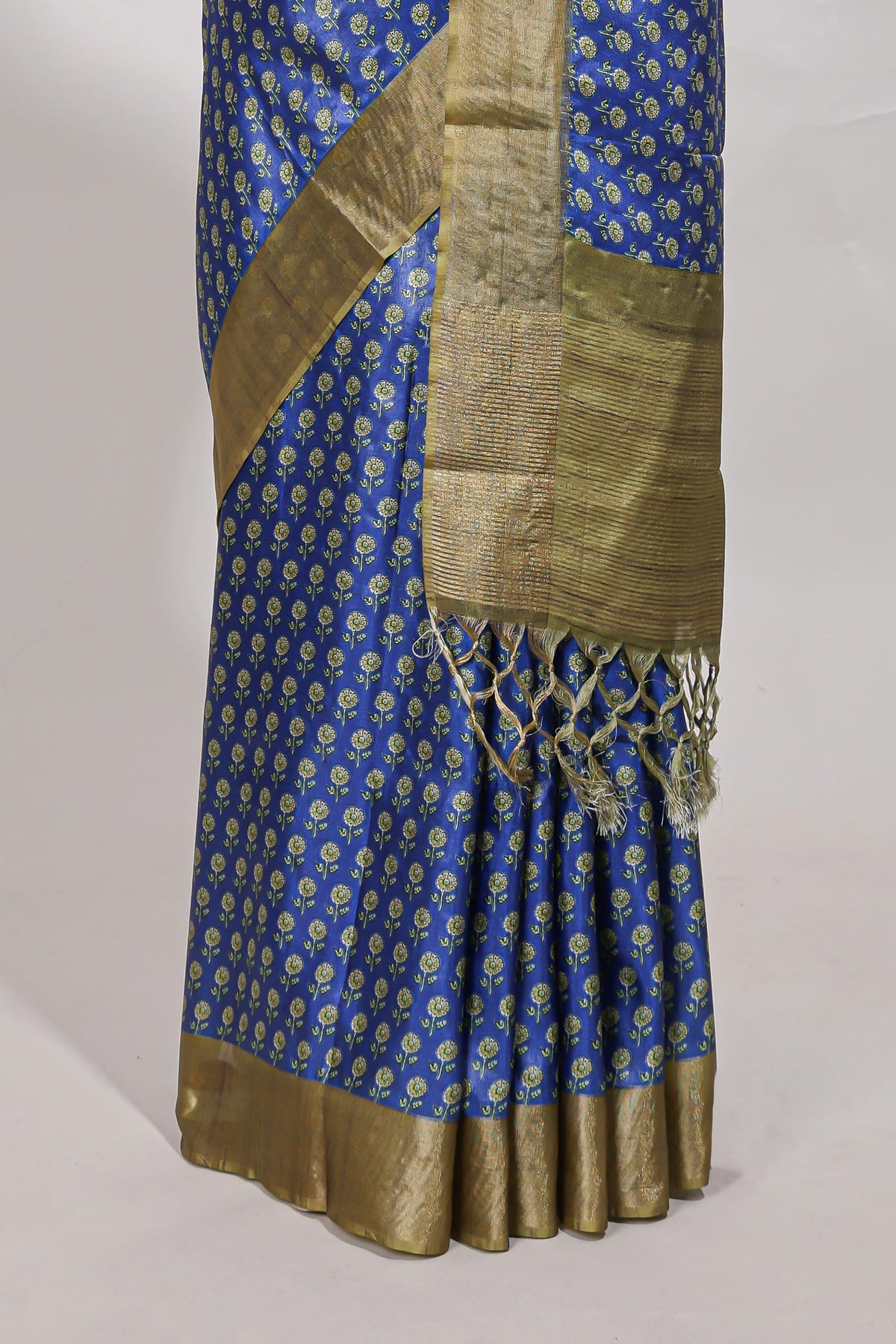 Blue dola silk saree with contrast coper gold zari border and contrast blouse