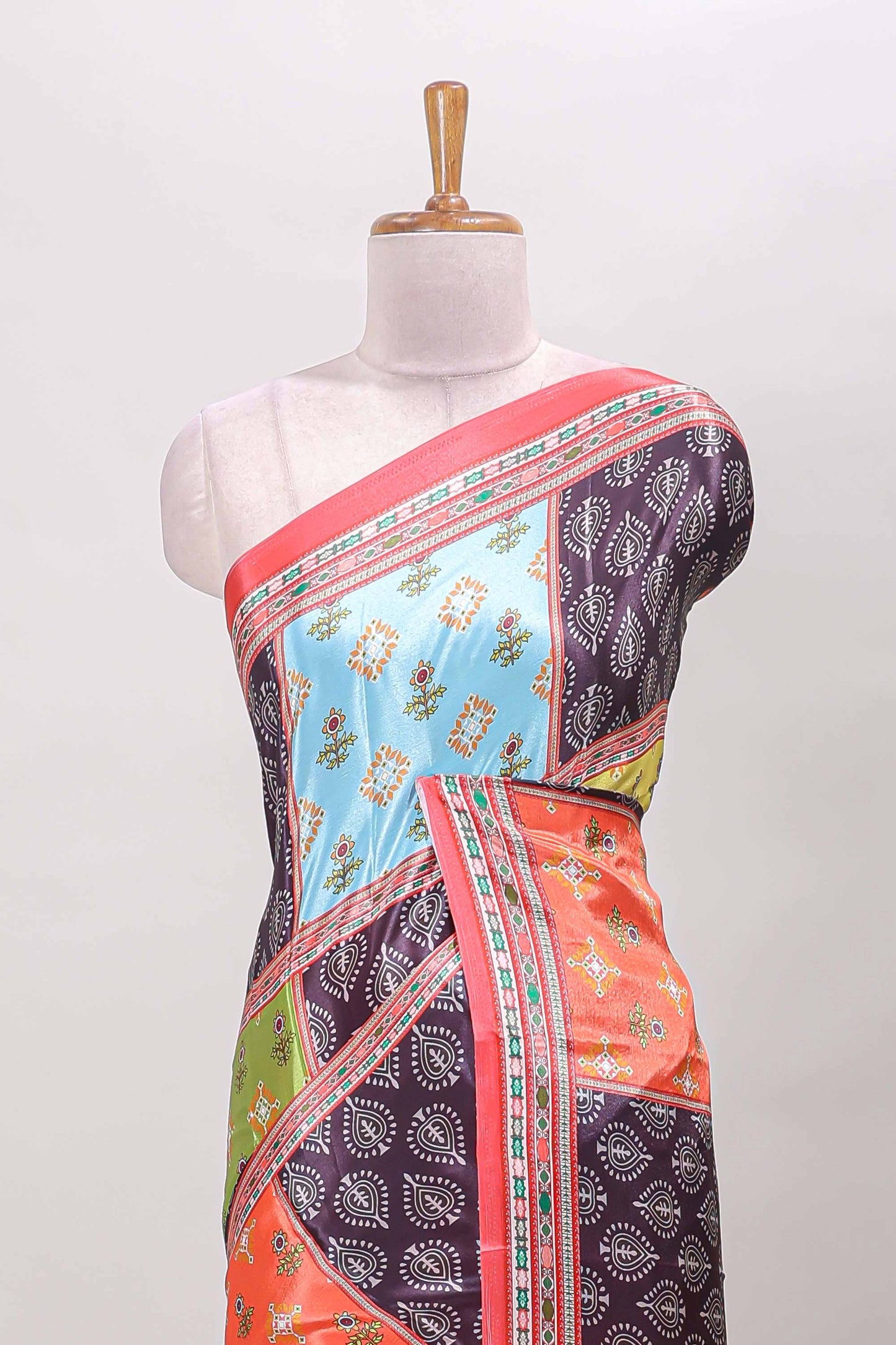 Peach geometric pattern & floral design masakali saree with self border and matching blouse