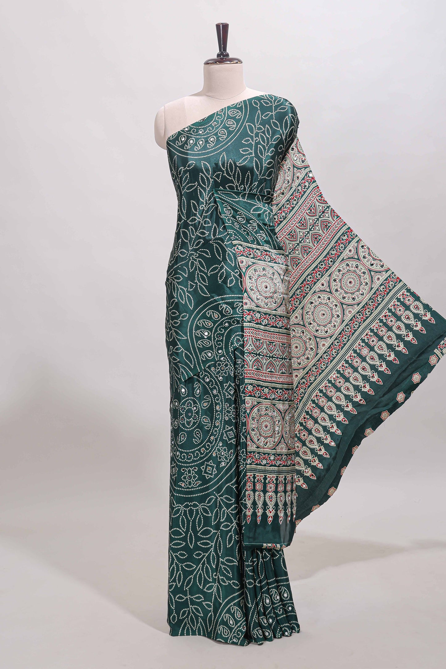 Borderless green floral design georgette saree with printed pallu and matching blouse