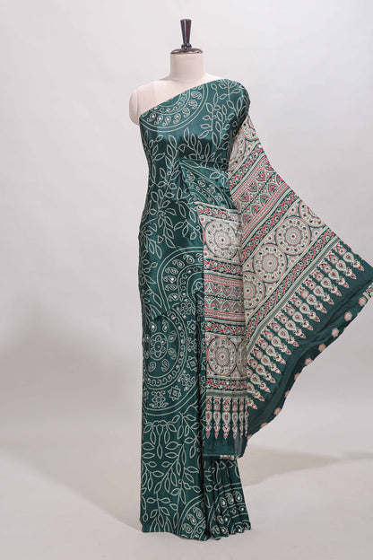 Borderless green floral design georgette saree with printed pallu and matching blouse