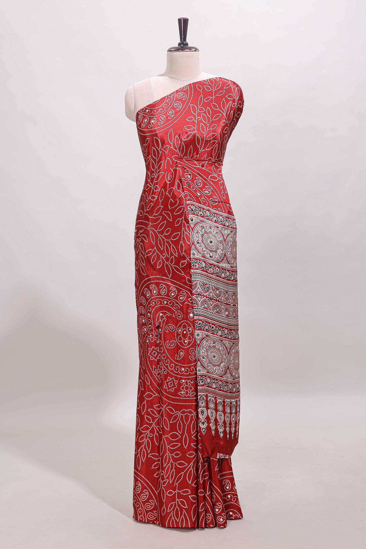 Borderless red floral design georgette saree with printed pallu and matching blouse