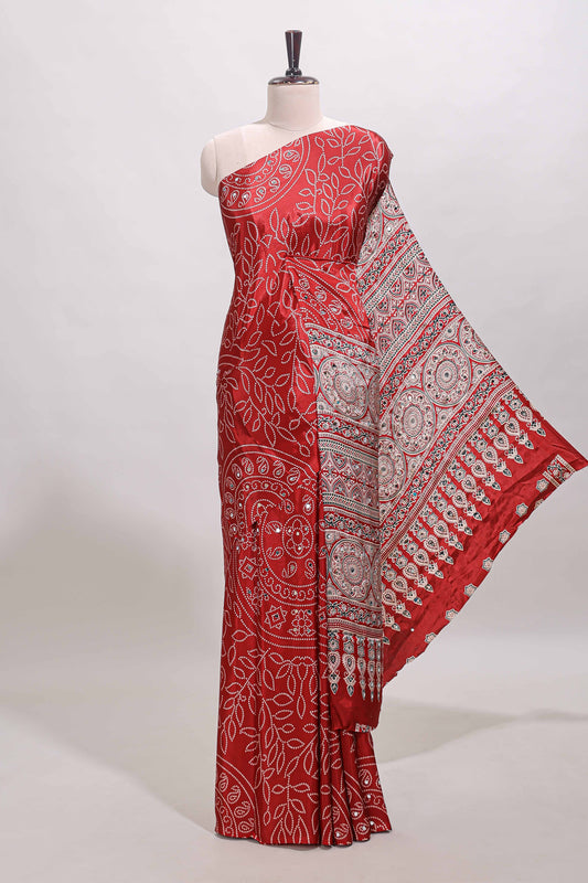 Borderless red floral design georgette saree with printed pallu and matching blouse
