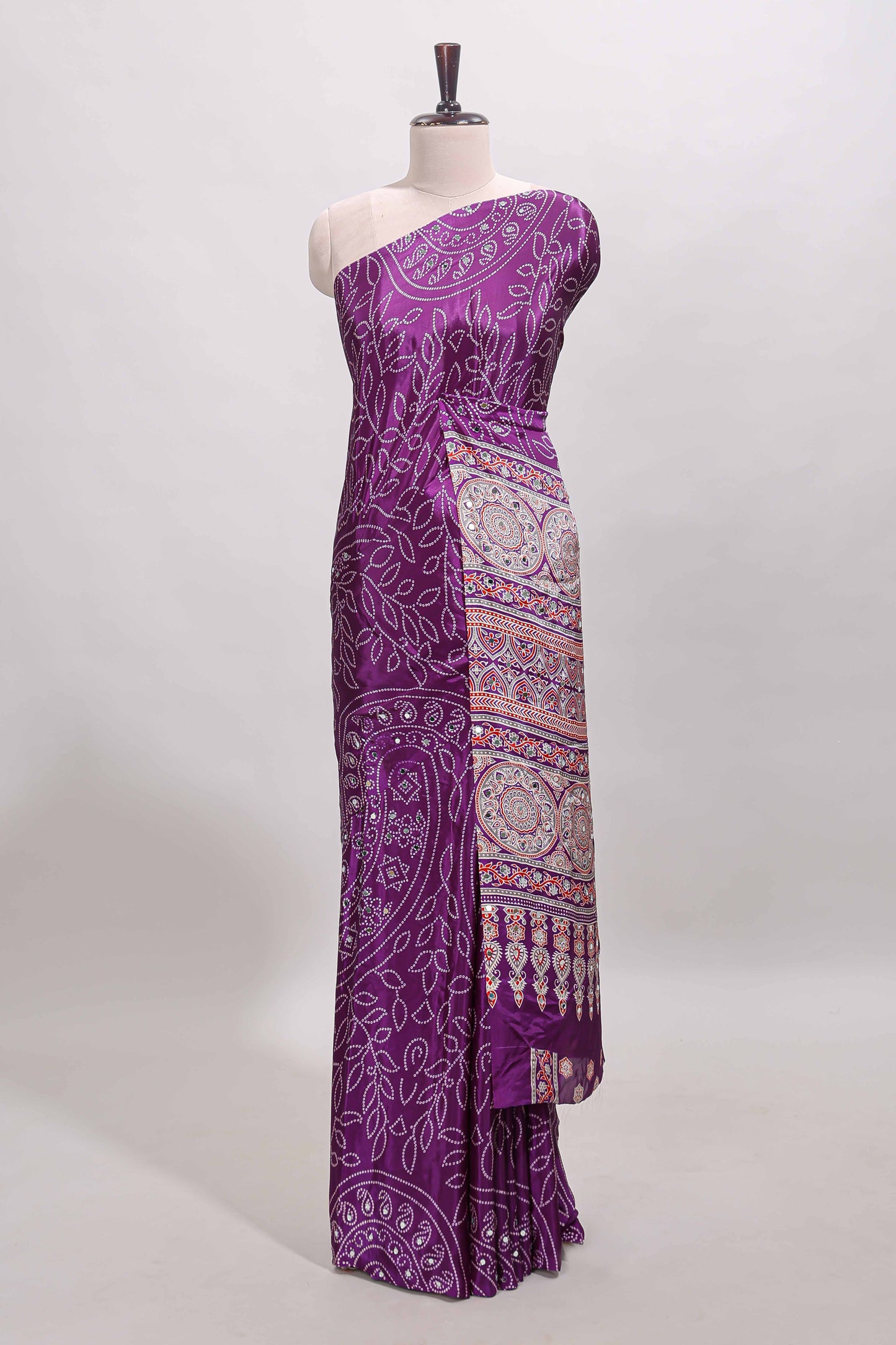Borderless violet floral design georgette saree with printed pallu and matching blouse