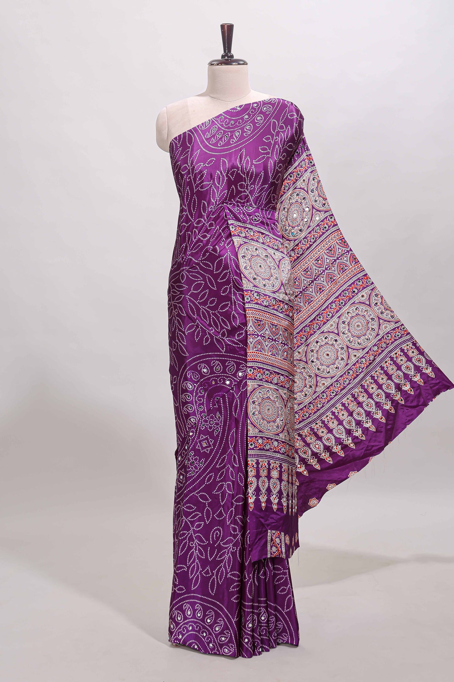 Borderless violet floral design georgette saree with printed pallu and matching blouse