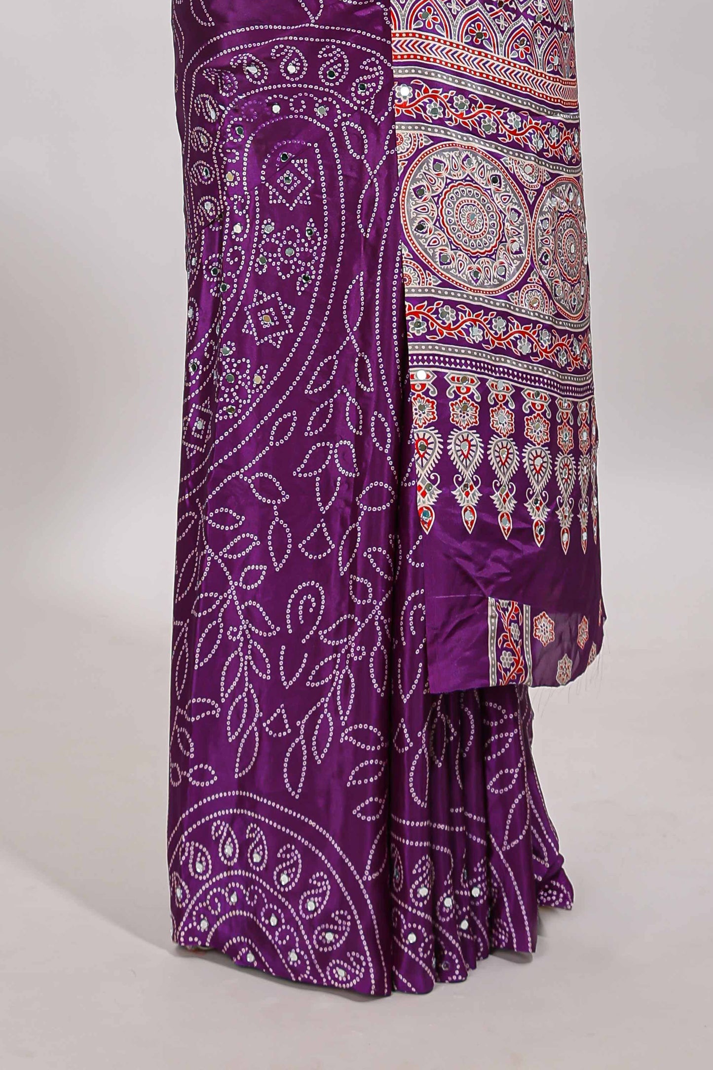 Borderless violet floral design georgette saree with printed pallu and matching blouse