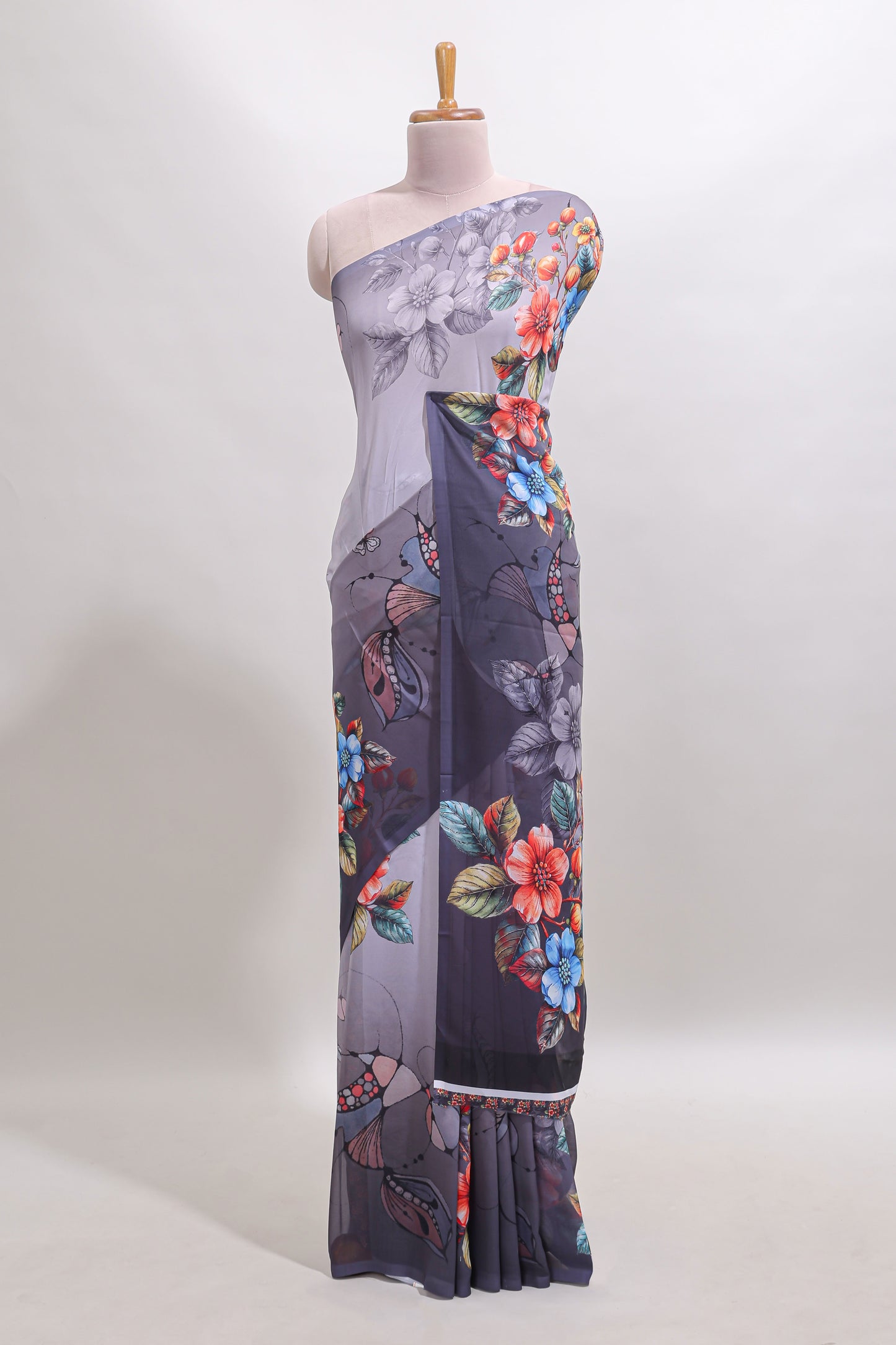 Borderless Grey digital floral design georgette saree with matching printed blouse