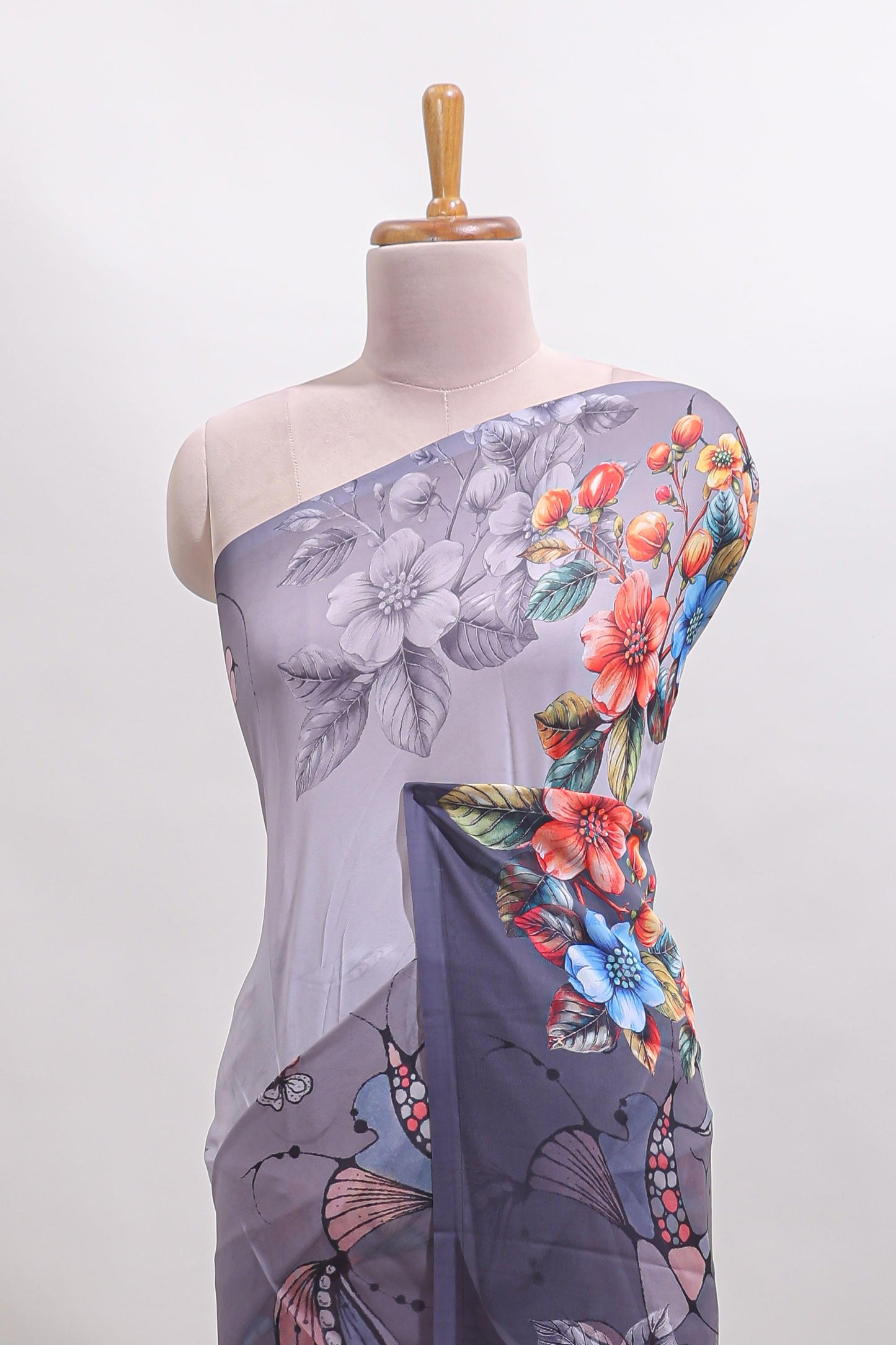 Borderless Grey digital floral design georgette saree with matching printed blouse