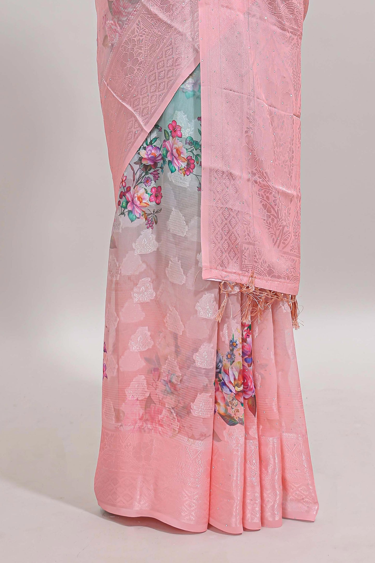 urquiose green and pink dual shade floral design georgette saree with contrast zari border and blouse