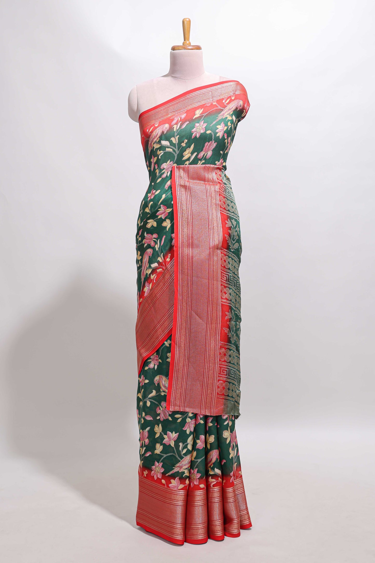 Green floral design georgette saree with contrast border and motifs blouse
