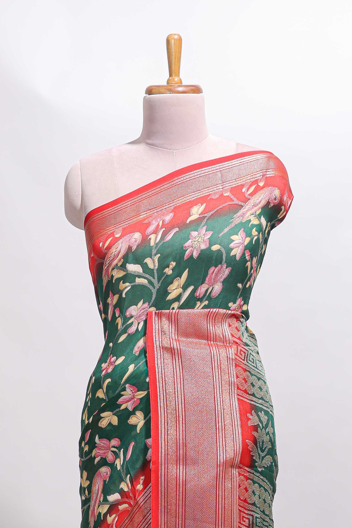 Green floral design georgette saree with contrast border and motifs blouse