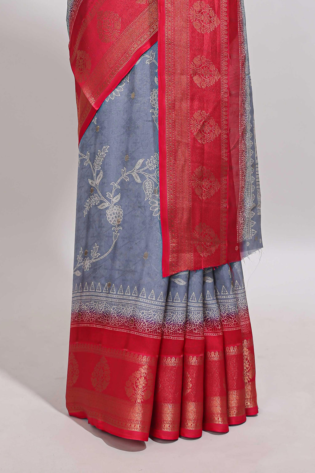 Mauve blue floral design georgette saree with contrast border and motifs blouse