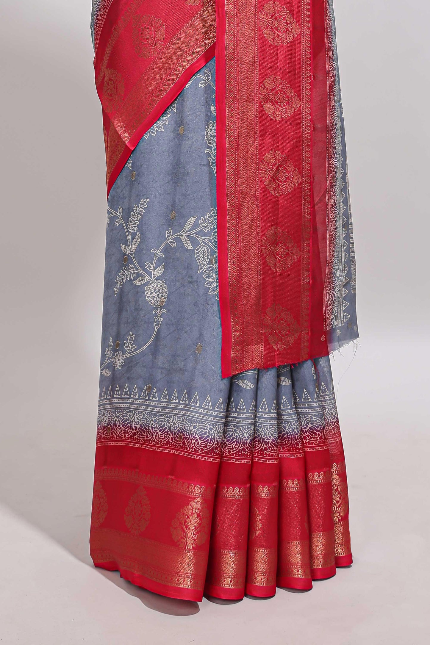 Mauve blue floral design georgette saree with contrast border and motifs blouse