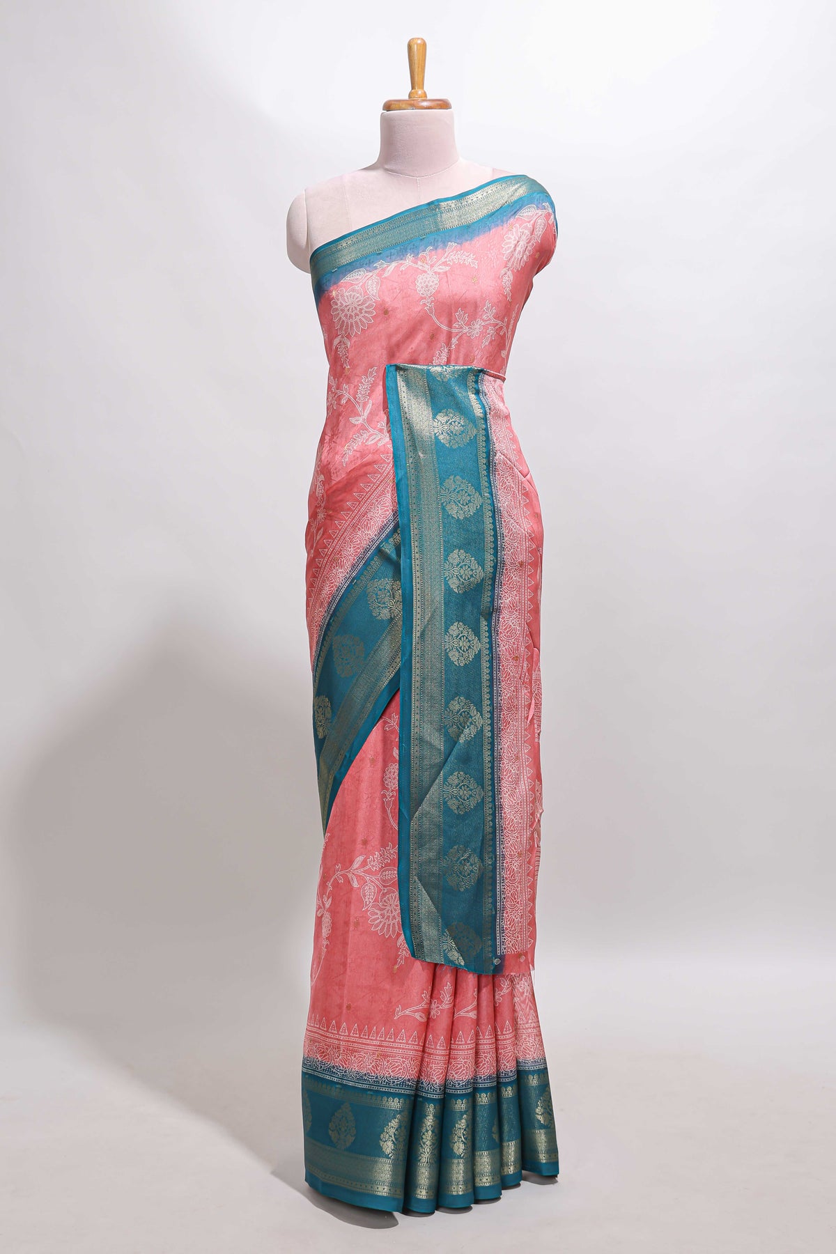 Pink floral design georgette saree with contrast border and motifs blouse